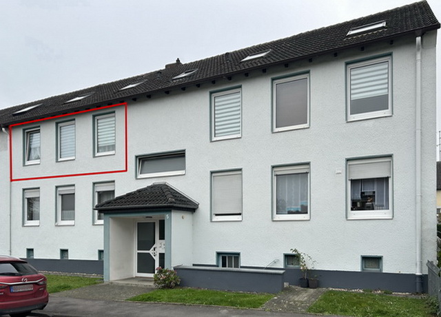 Blick auf das Mehrfamilienhaus mit der angebotenen Eigentumswohnung in Lippstadt-Bökenförde