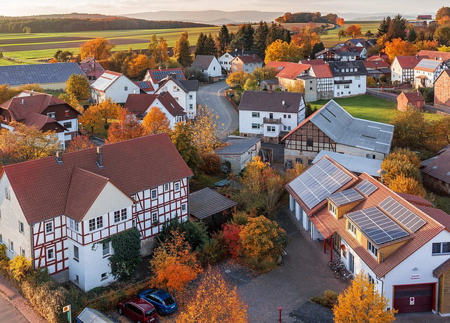 Immobilienmarkt 2025 mit Blick auf eine ländliche Ortschaft im Kreis Paderborn