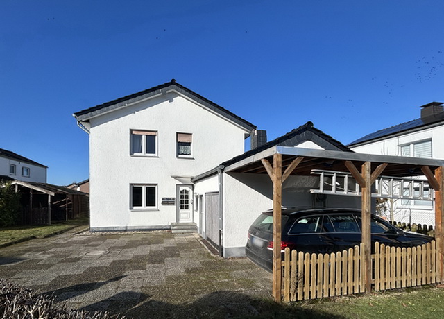 Blick auf das Zweifamilienhaus in Lipperbruch, einem Stadtteil von Lippstadt