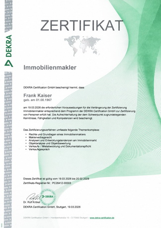 Dekra Urkunde als Bestätigung der erfolgreichen Rezertifizierung für Frank Kaiser als Dekra zertifizierter Immobilienmakler